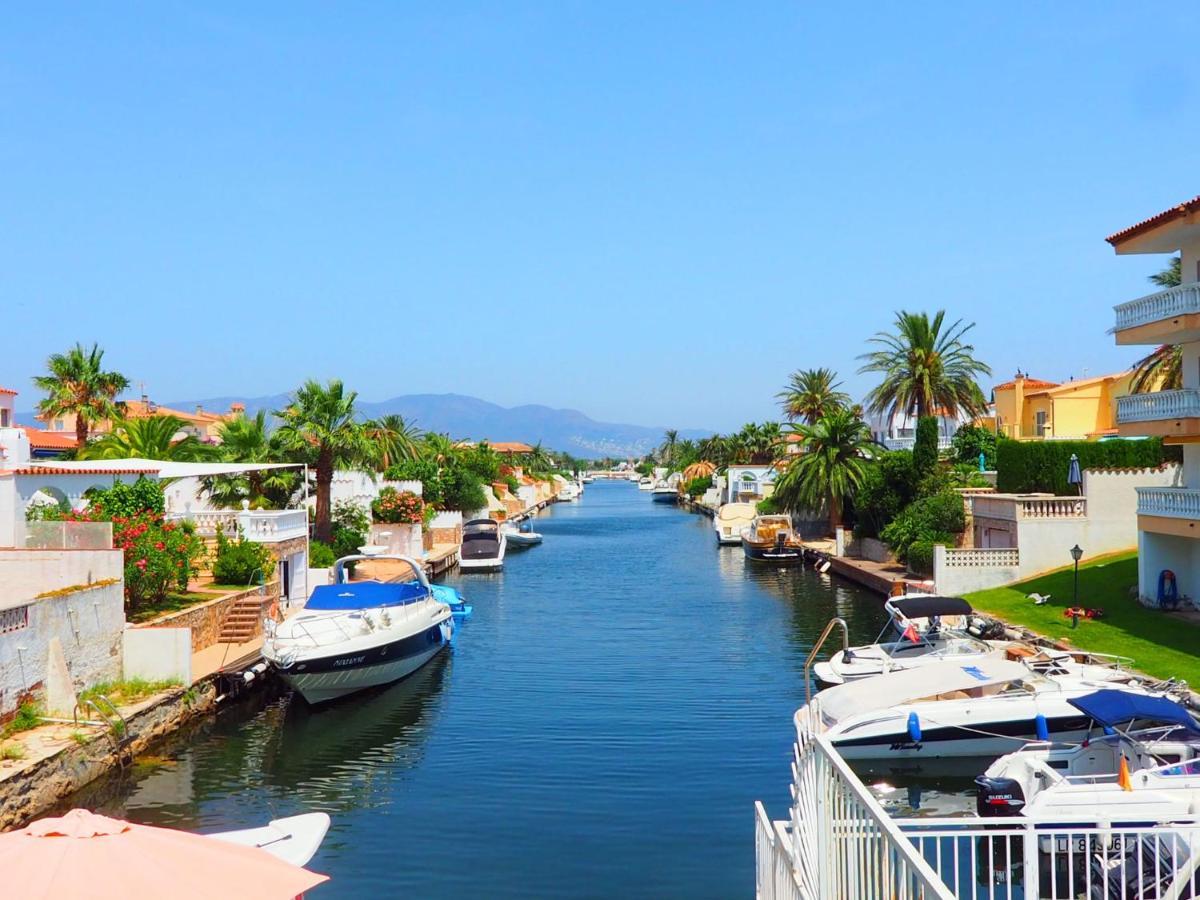 Holiday Home Requesens canal Ampuriabrava Exterior foto
